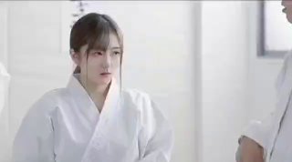 发育中的女○生的身体，第一次的害羞的健康诊断！赤裸着青春的香味让人受不了的制服J○，触诊了肉穴肛门…心跳加速的脸红发情的插入了肉棒！中出检查SP
